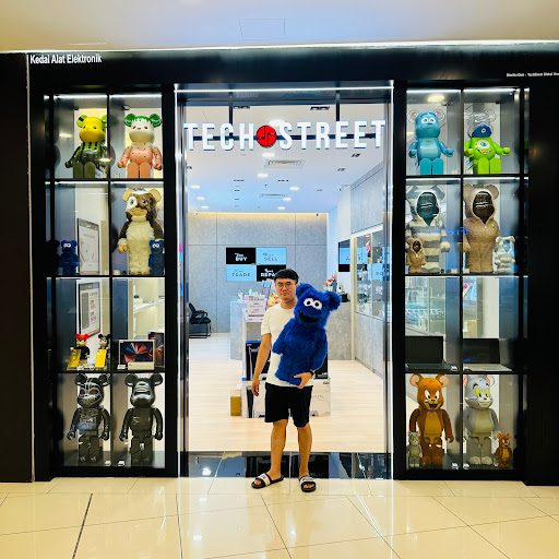 TECHSTREET QUEENSBAY MALL (BUY | SELL | TRADE | REPAIR)