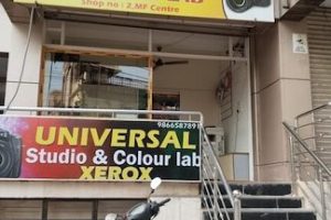 Kedai gambar Universal Colour Service Centre